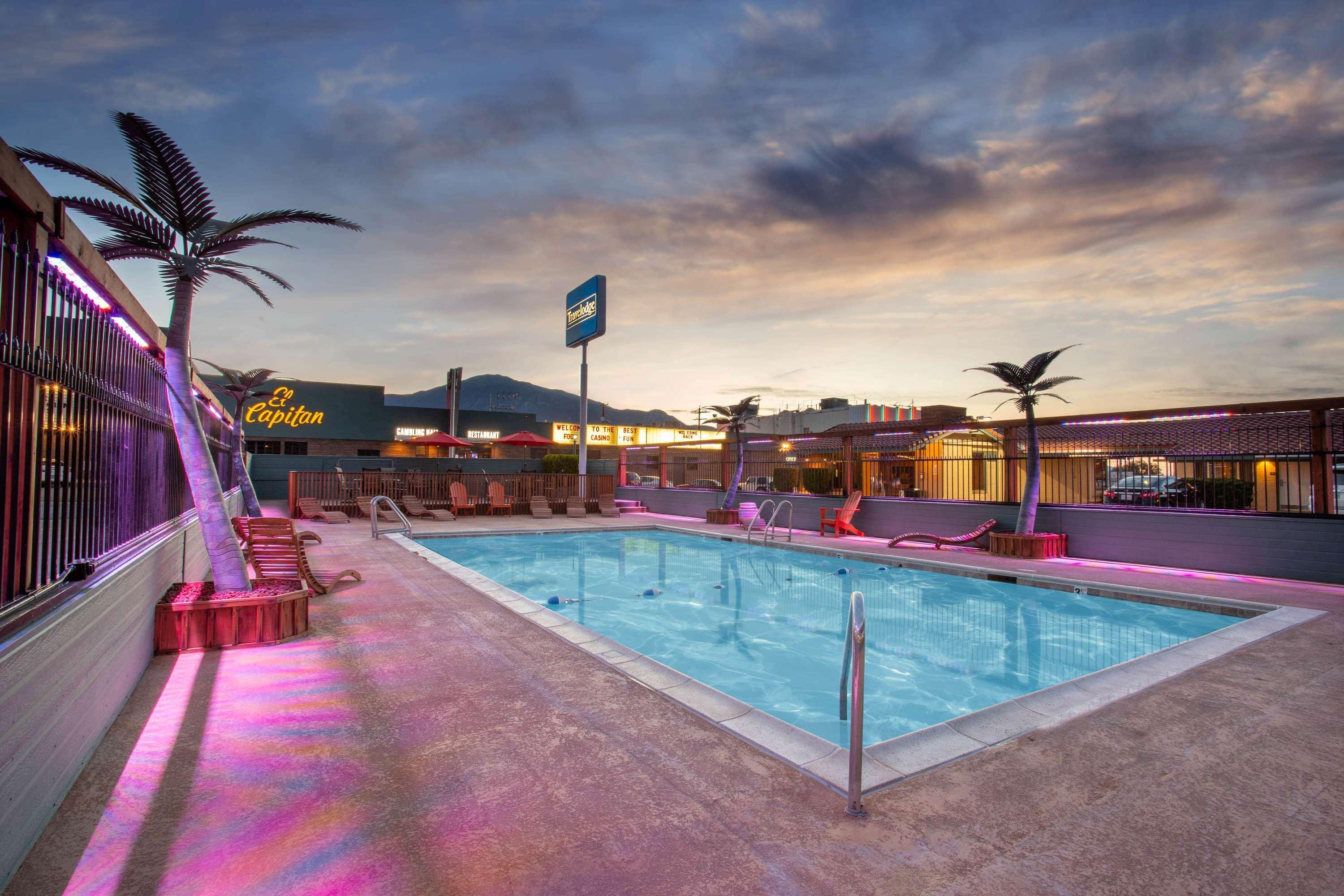 Travelodge By Wyndham Hawthorne Exterior photo
