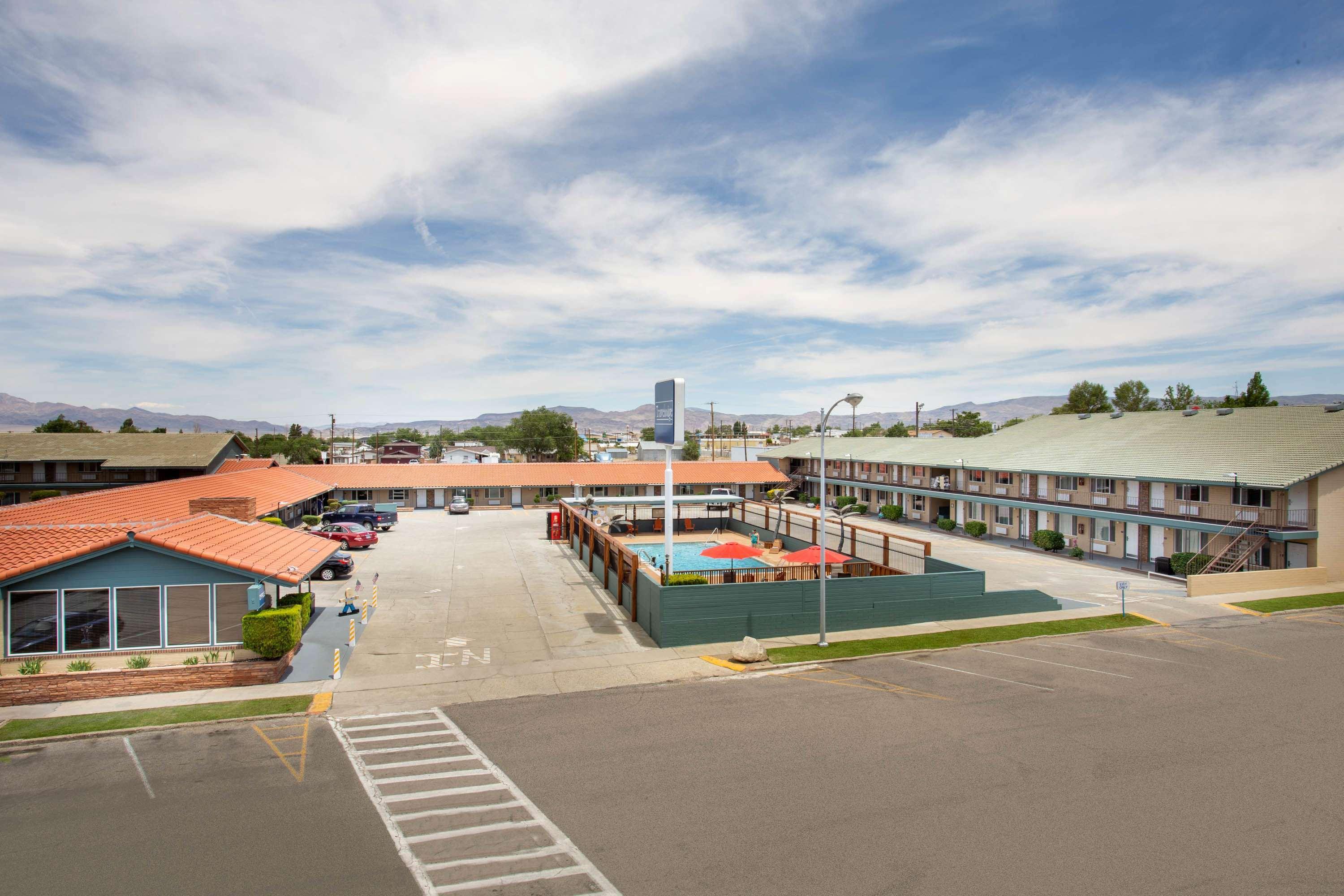 Travelodge By Wyndham Hawthorne Exterior photo