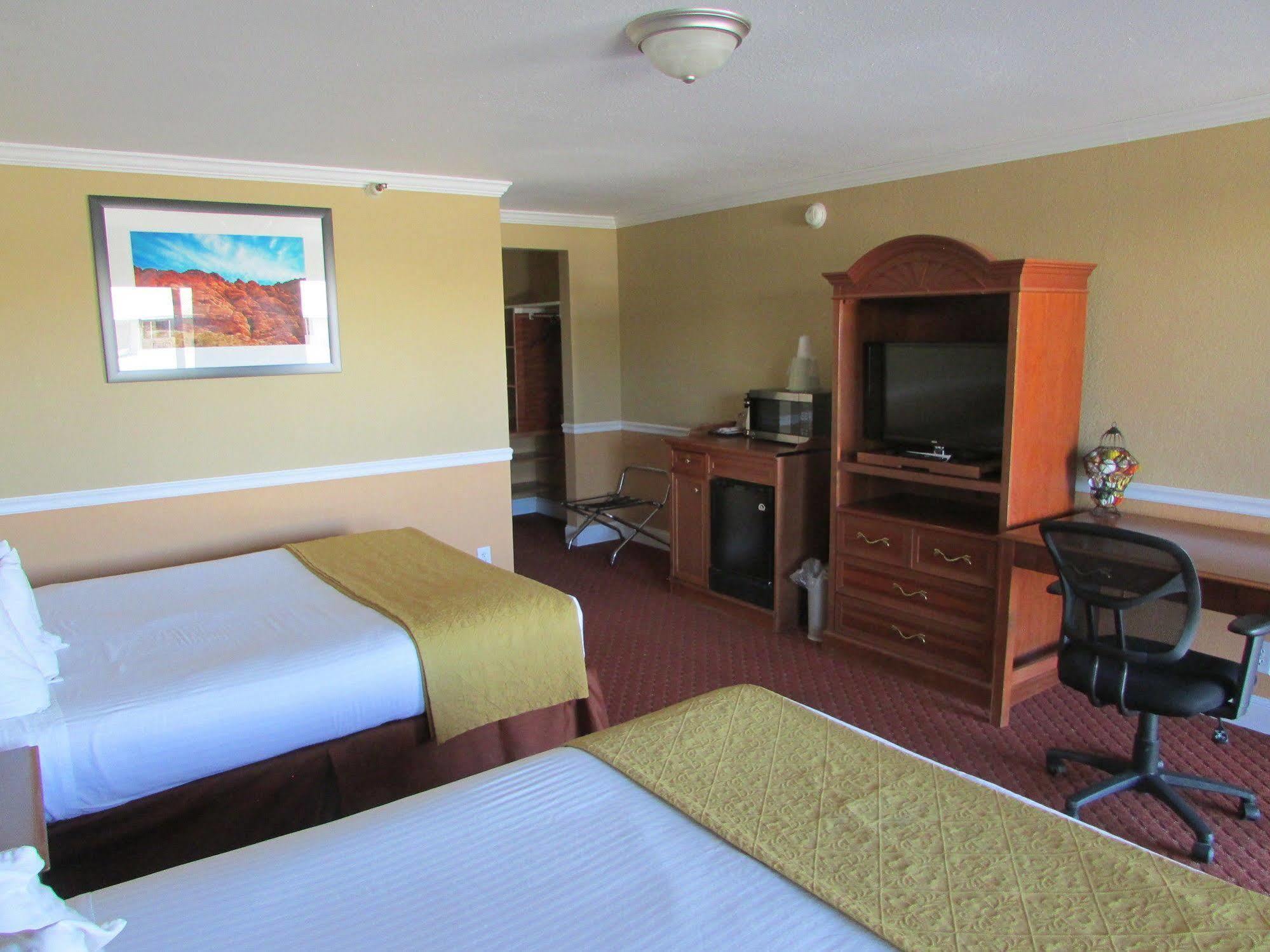 Travelodge By Wyndham Hawthorne Exterior photo