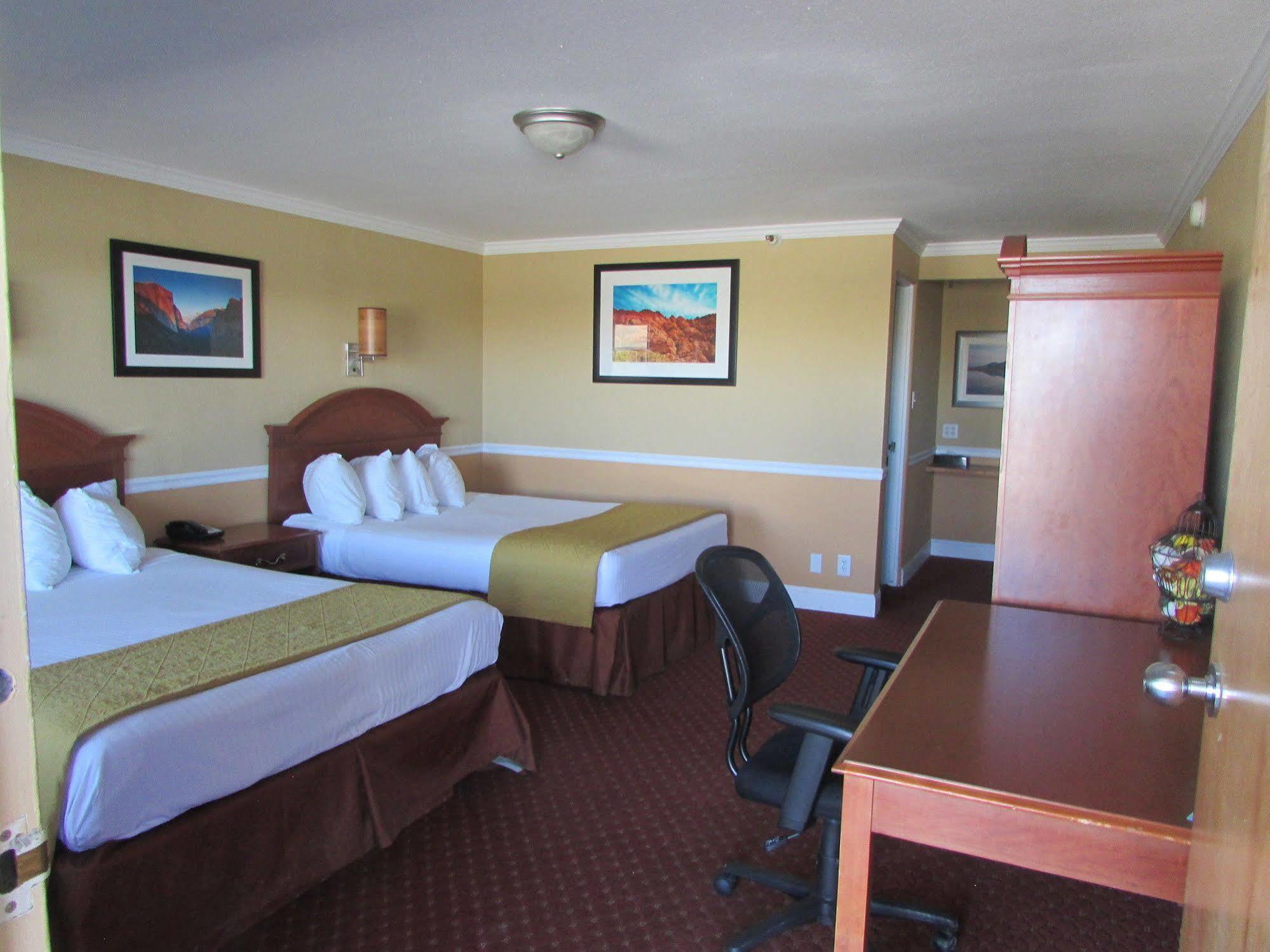 Travelodge By Wyndham Hawthorne Exterior photo